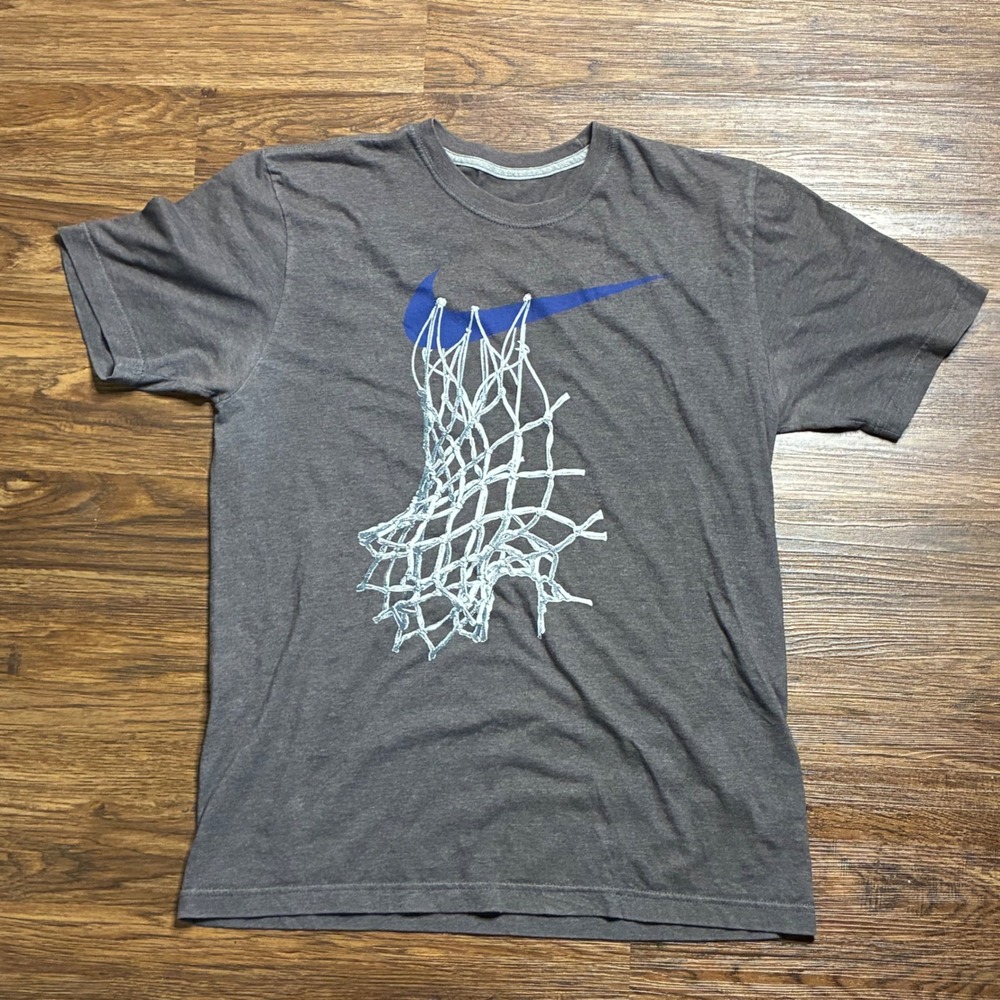 Nike "The Swoosh Net" t-shirt Men's size Medium Grey